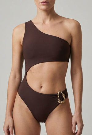 Enteriza de Un Solo Hombro con Adorno Dorado Ref. 0773 - Marea Bella Swimwear