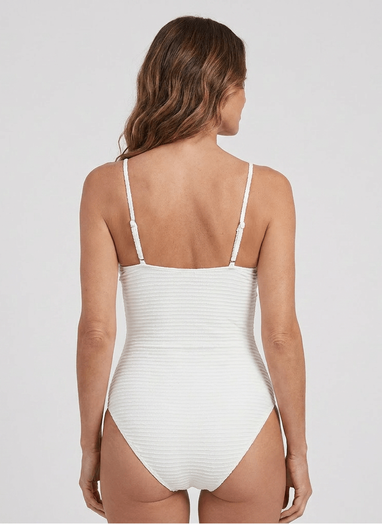 Enteriza Escote V con Argolla Central Ref. 0716 - Marea Bella Swimwear