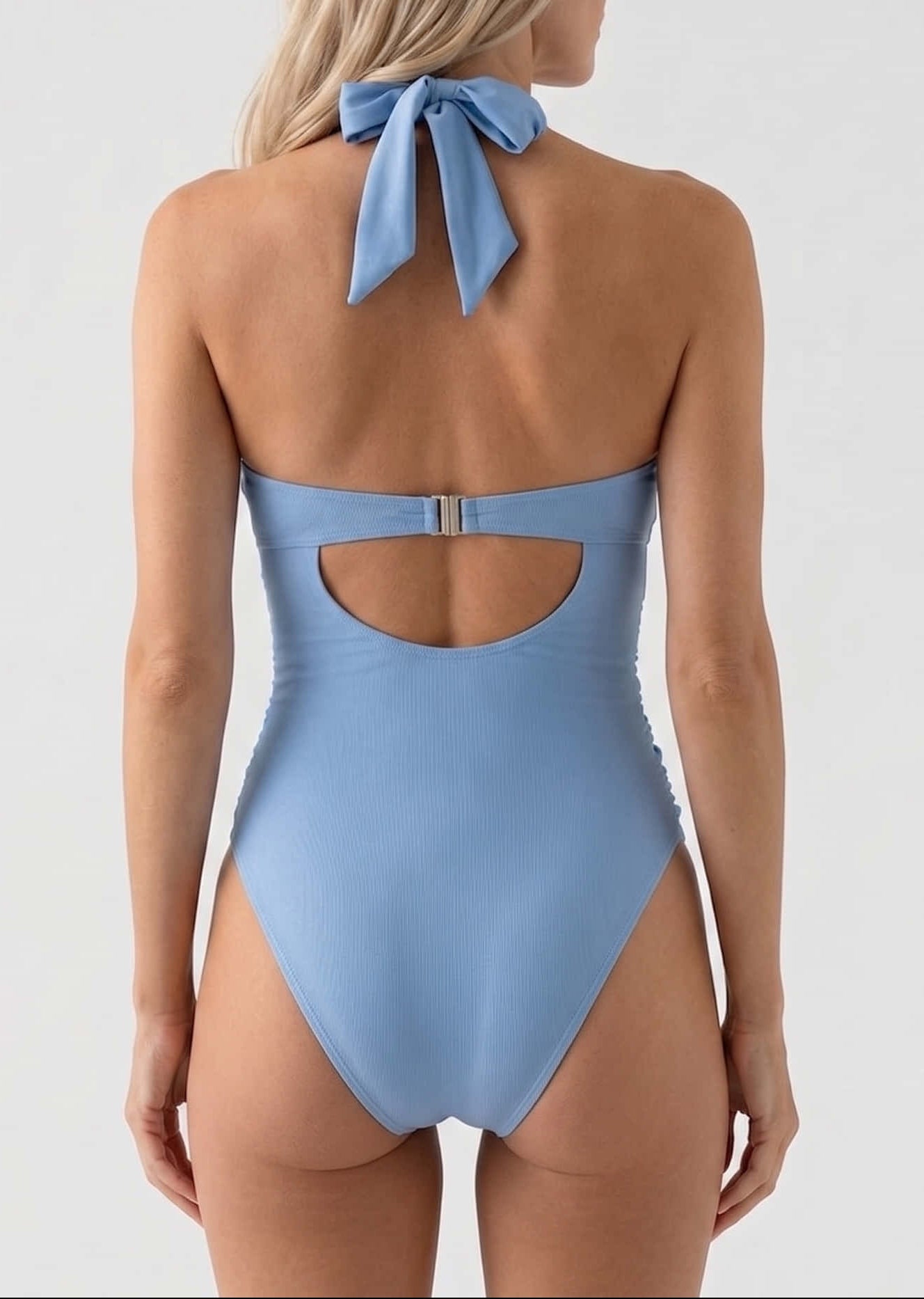 Enteriza Halter con Drapeados Laterales y Abertura Frontal Ref. 0696 - Marea Bella Swimwear