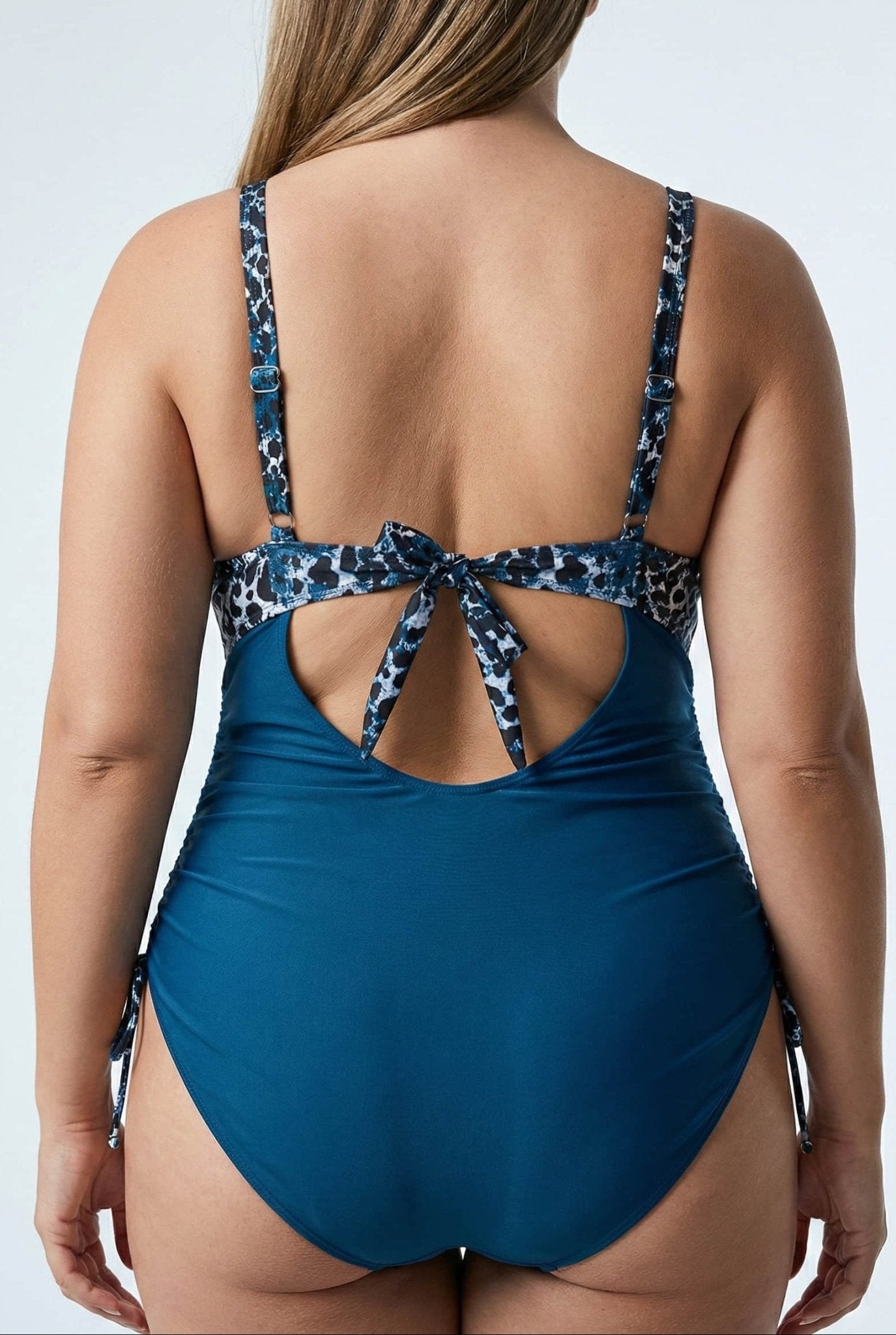 Enteriza Plus Size Animal Print con Escote en V Cruzado Ref. 0665 - Marea Bella Swimwear