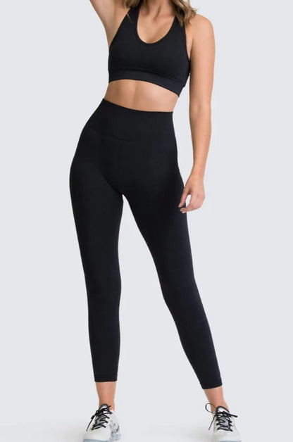 Conjunto Deportivo con Top de Tirantes Anchos y Calza Ref: 1032